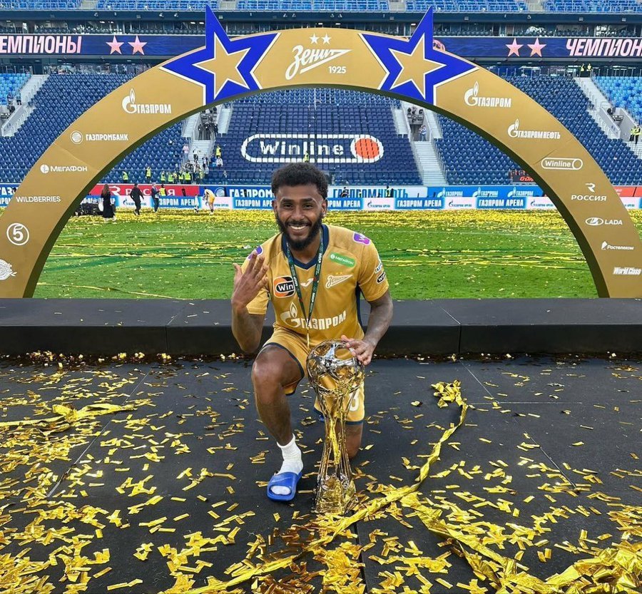عودة الاهتمام.. هل ينجح الاتحاد في التعاقد مع البرازيلي ويندل؟