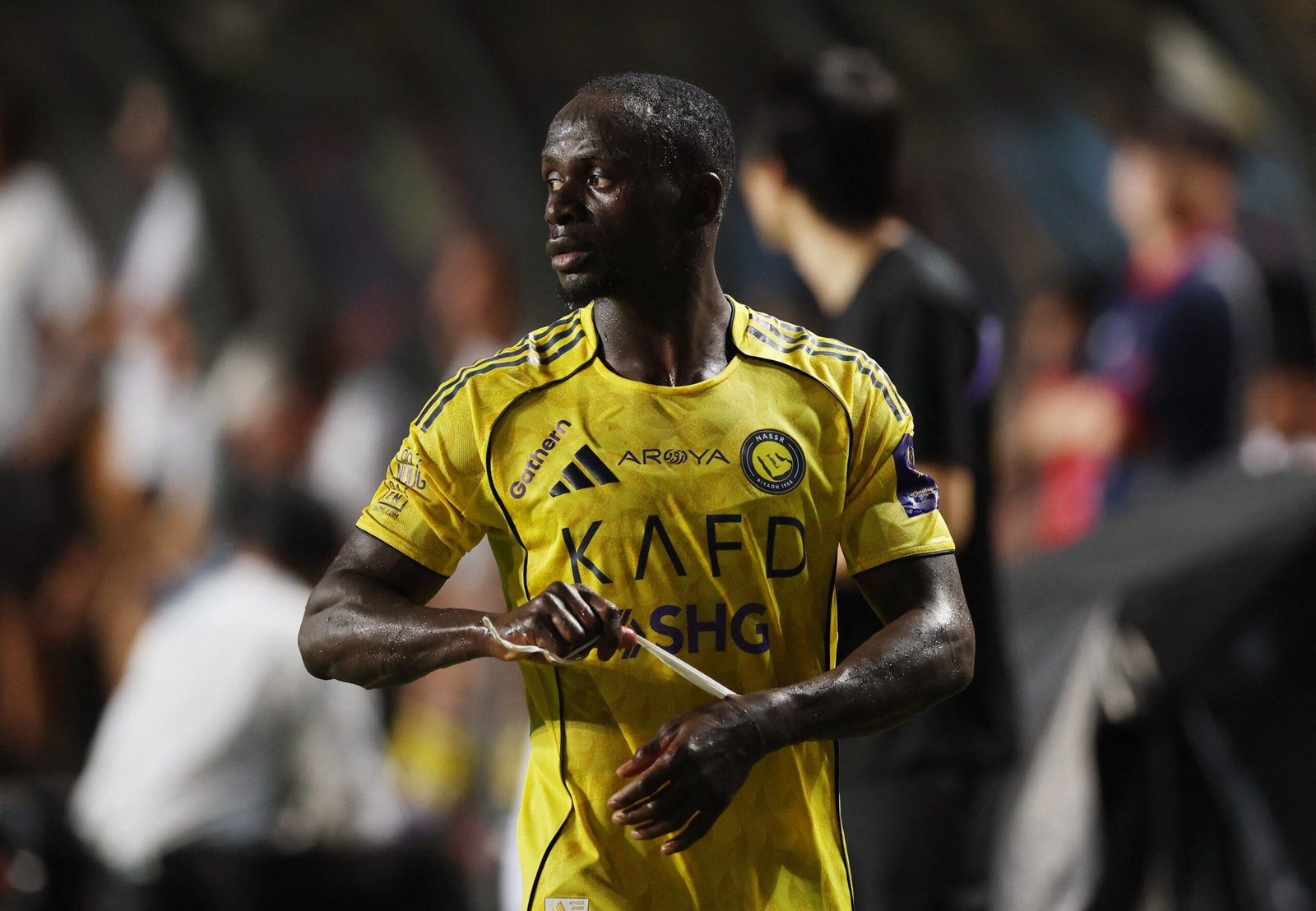 لجنة الانضباط توقف ساديو ماني وتغرمه بعد طرده أمام الاتحاد