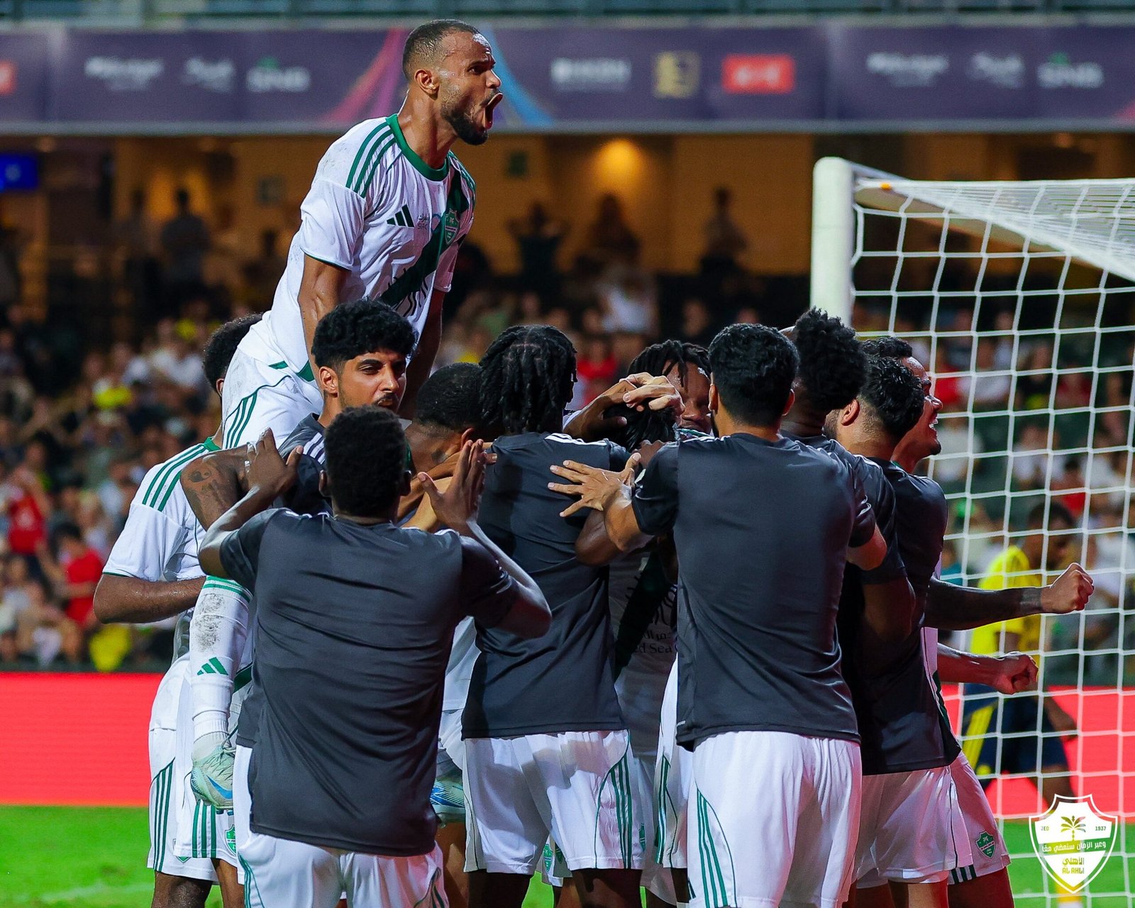 بعد التتويج بالسوبر السعودي.. تغريدة مثيرة من حساب الأهلي