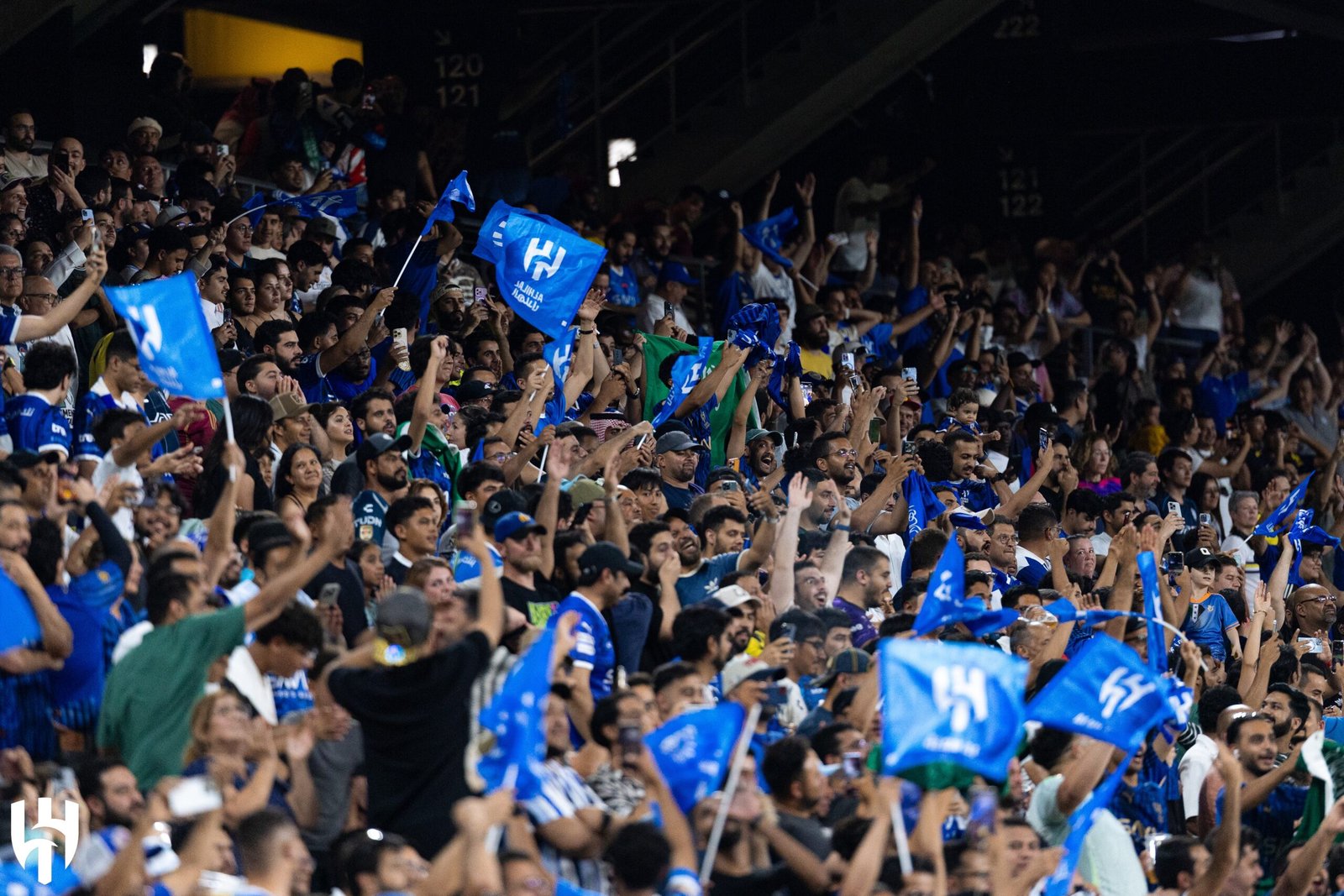 مزايا استثنائية.. الهلال يعلن تفاصيل بيع التذاكر الموسمية لمباريات 2025-2026